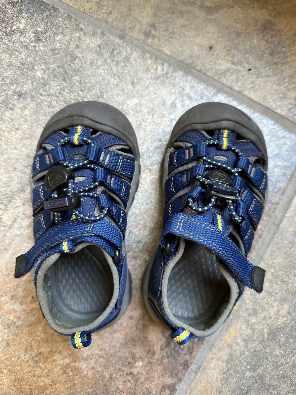Dark blue Keen Newport H2 shoes - size 9